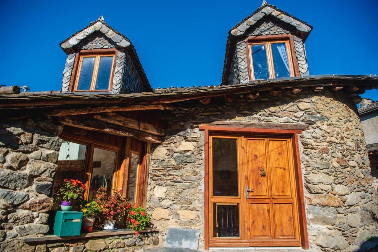 The Dragon Barn - Grenier Villa Ascou Exterior foto